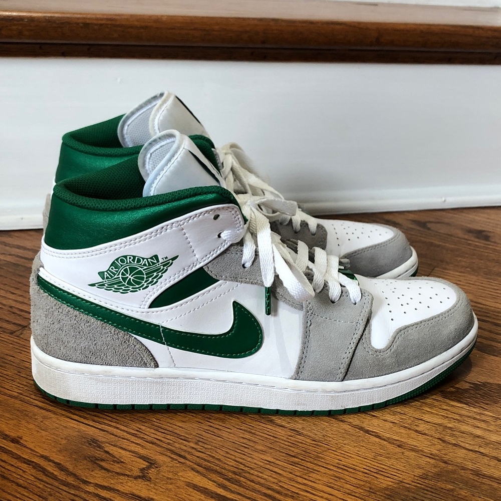 Air Jordan 1 Mid SE 'Grey Pine Green' Men’s Size 9.5 in Preloved Condition!